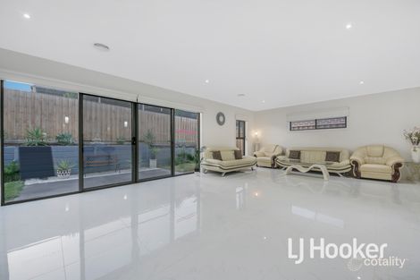 Property photo of 18 Kate Avenue Hampton Park VIC 3976