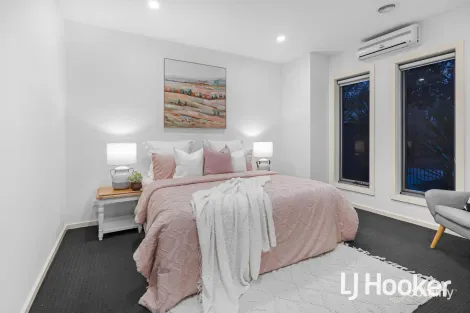 Property photo of 2/6 Sidney Nolan Walk Point Cook VIC 3030