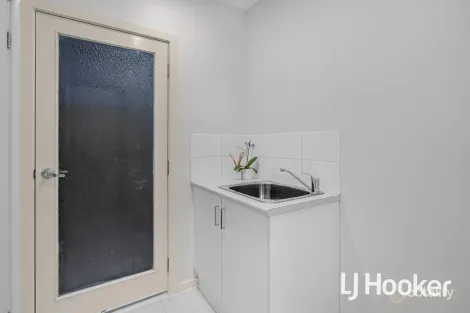 Property photo of 2/6 Sidney Nolan Walk Point Cook VIC 3030