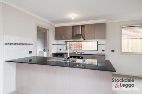Property photo of 34 Hunt Way Pakenham VIC 3810