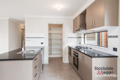 Property photo of 34 Hunt Way Pakenham VIC 3810