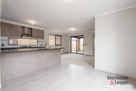 Property photo of 34 Hunt Way Pakenham VIC 3810