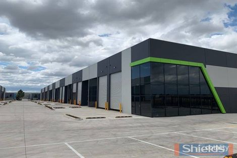 2/68 Eucumbene Dr, Ravenhall, VIC 3023