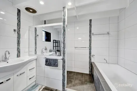 Property photo of 10 Desmond Drive Toogoom QLD 4655