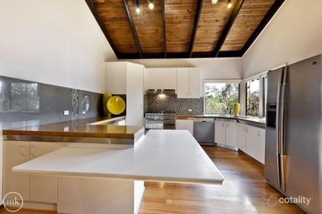 Property photo of 2 Greenleaf Court Eltham North VIC 3095