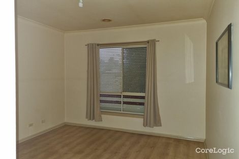 Property photo of 19 Macklin Way Caroline Springs VIC 3023