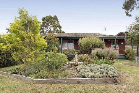 12 Weymar Cres, Wandin North, VIC 3139