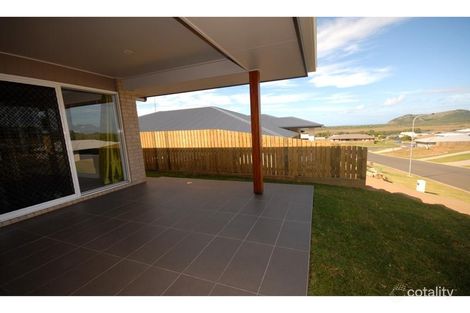 Property photo of 1/46 Waterview Drive Lammermoor QLD 4703