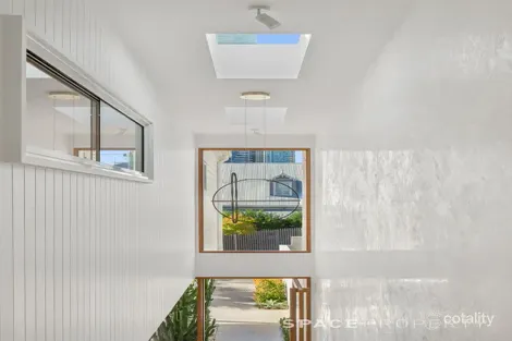 Property photo of 16 Thornbury Street Spring Hill QLD 4000