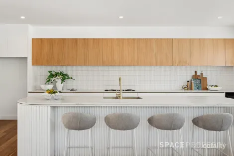 Property photo of 16 Thornbury Street Spring Hill QLD 4000