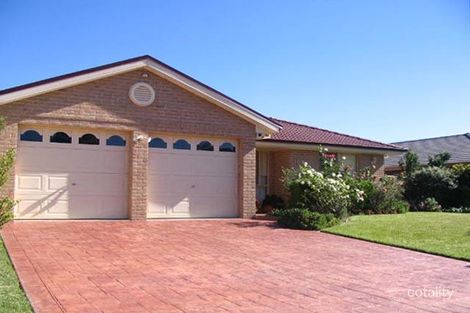 11 Fleet Cres, Albion Park, NSW 2527