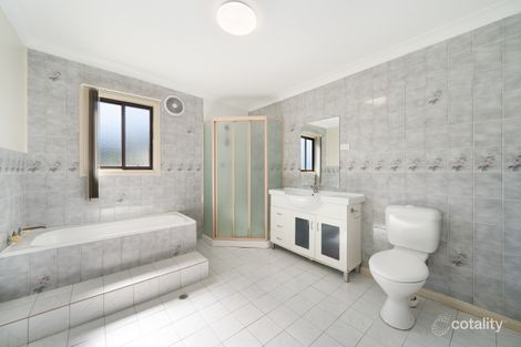 Property photo of 6 Onyx Close Bossley Park NSW 2176