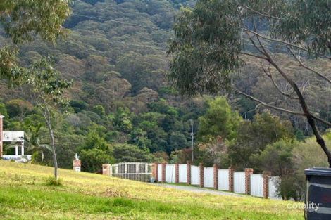 100 Tamarind Dr, Cordeaux Heights, NSW 2526