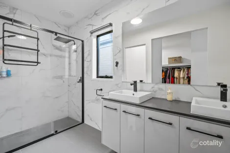 Property photo of 3 Luster Circuit Greenvale VIC 3059