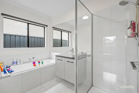 Property photo of 3 Luster Circuit Greenvale VIC 3059