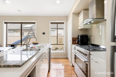 Property photo of 10 Miro Way Fraser Rise VIC 3336