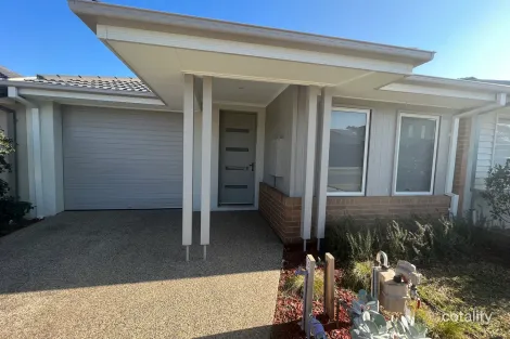 Property photo of 15 Metallic Way Cranbourne South VIC 3977