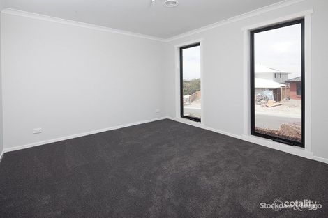 Property photo of 12 Meadowlea Crescent Pakenham VIC 3810