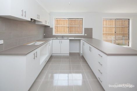 Property photo of 10 Meadowlea Crescent Pakenham VIC 3810