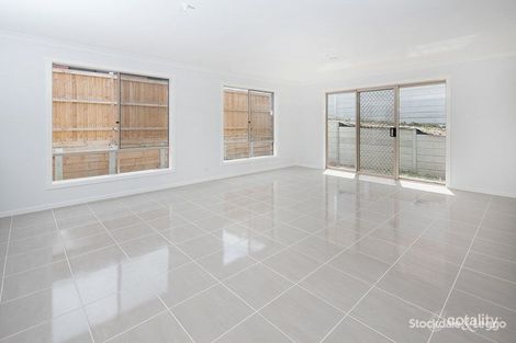 Property photo of 10 Meadowlea Crescent Pakenham VIC 3810