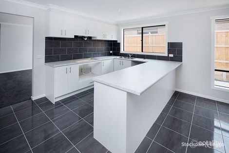 Property photo of 12 Meadowlea Crescent Pakenham VIC 3810