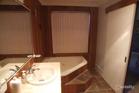 Property photo of 8 Wiemers Crescent Centenary Heights QLD 4350
