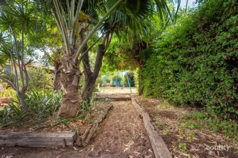 Property photo of 9 Chapman Valley Road Glenfield WA 6532