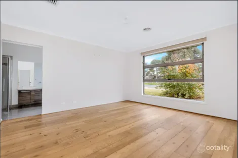 Property photo of 19 Chantenay Parade Cranbourne North VIC 3977