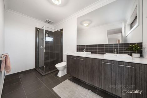 Property photo of 3 Salinga Drive Werribee VIC 3030