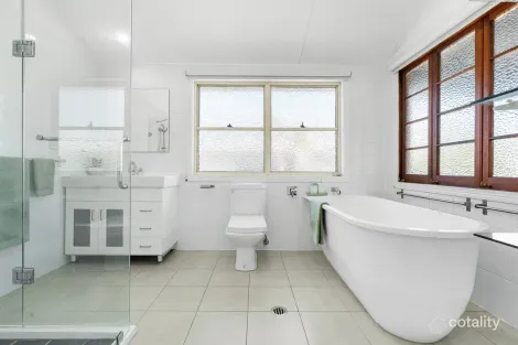 Property photo of 63 Wilde Street Wynnum QLD 4178
