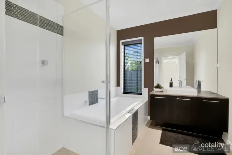 Property photo of 20 Balladong Crescent Tarneit VIC 3029