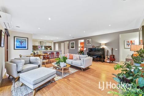 Property photo of 15 Lonarto Avenue Clyde North VIC 3978