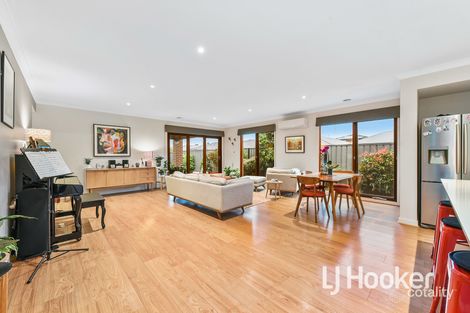 Property photo of 15 Lonarto Avenue Clyde North VIC 3978