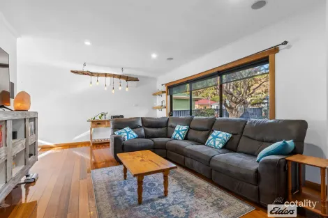 Property photo of 32 Saundridge Road Cooee TAS 7320