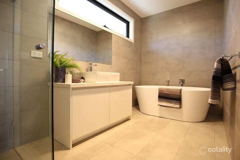Property photo of 1/10 Avondale Grove Mount Waverley VIC 3149