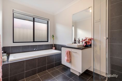 Property photo of 4 Teamsters Circuit Kilmore VIC 3764
