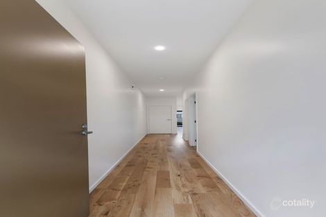 Property photo of 27 Sharp Circuit Mill Park VIC 3082