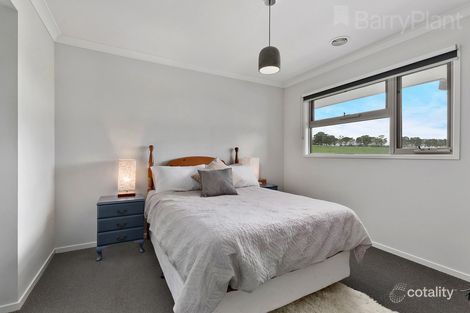 Property photo of 25 Elmtree Crescent Clyde North VIC 3978