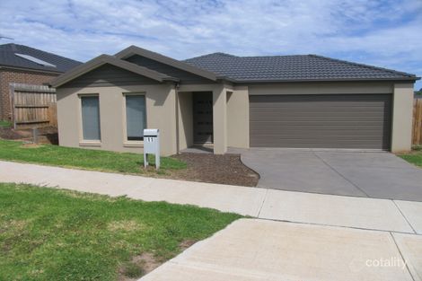 Property photo of 11 Rivendale Crescent Drouin VIC 3818