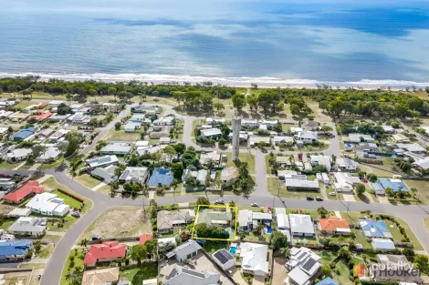 25 Acacia St, Moore Park Beach, QLD 4670