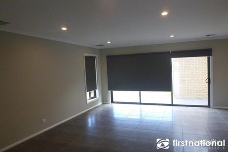 Property photo of 5 Golden Green Street Pakenham VIC 3810