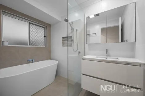 Property photo of 20 McDougall Close Silkstone QLD 4304