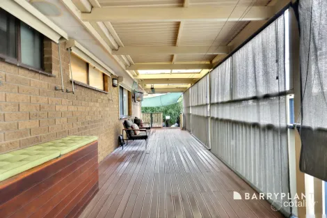 Property photo of 11 Boyle Crescent Mill Park VIC 3082