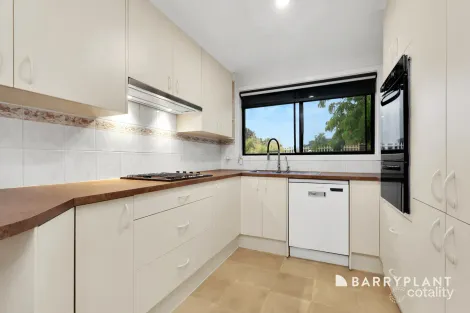 Property photo of 11 Boyle Crescent Mill Park VIC 3082