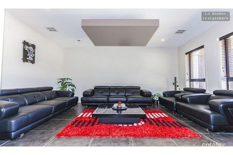 Property photo of 34 Woodside Way Roxburgh Park VIC 3064