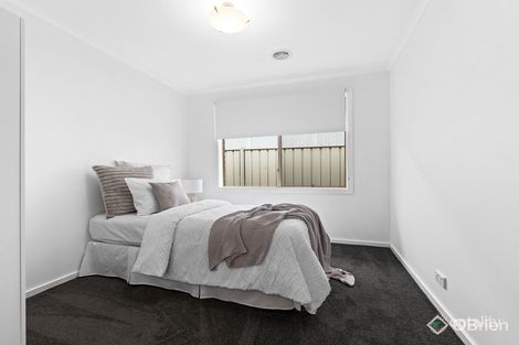 Property photo of 7 Bunya Close Caroline Springs VIC 3023