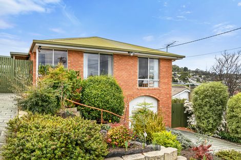Property photo of 27 Nelumie Street Lindisfarne TAS 7015