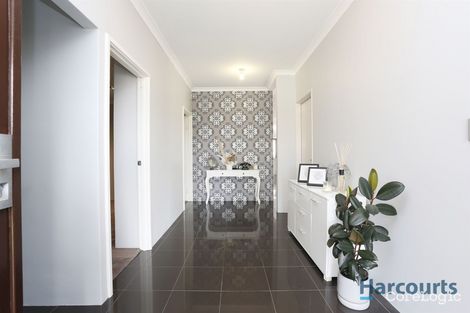 Property photo of 25 Waxflower Bend Huntingdale WA 6110