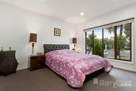 Property photo of 16 Pearce Way Craigieburn VIC 3064