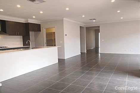 Property photo of 39 Treeve Parkway Werribee VIC 3030
